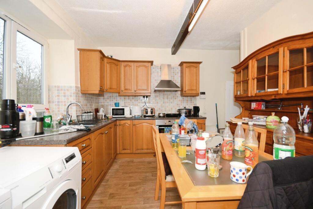 9 bed Detached