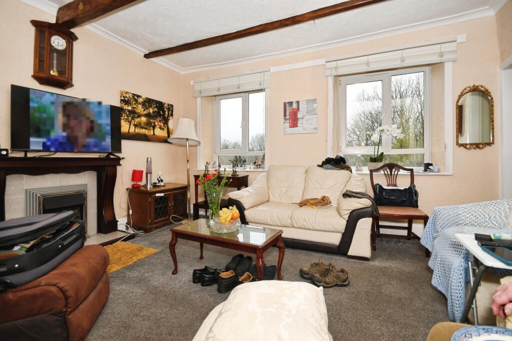 9 bed Detached