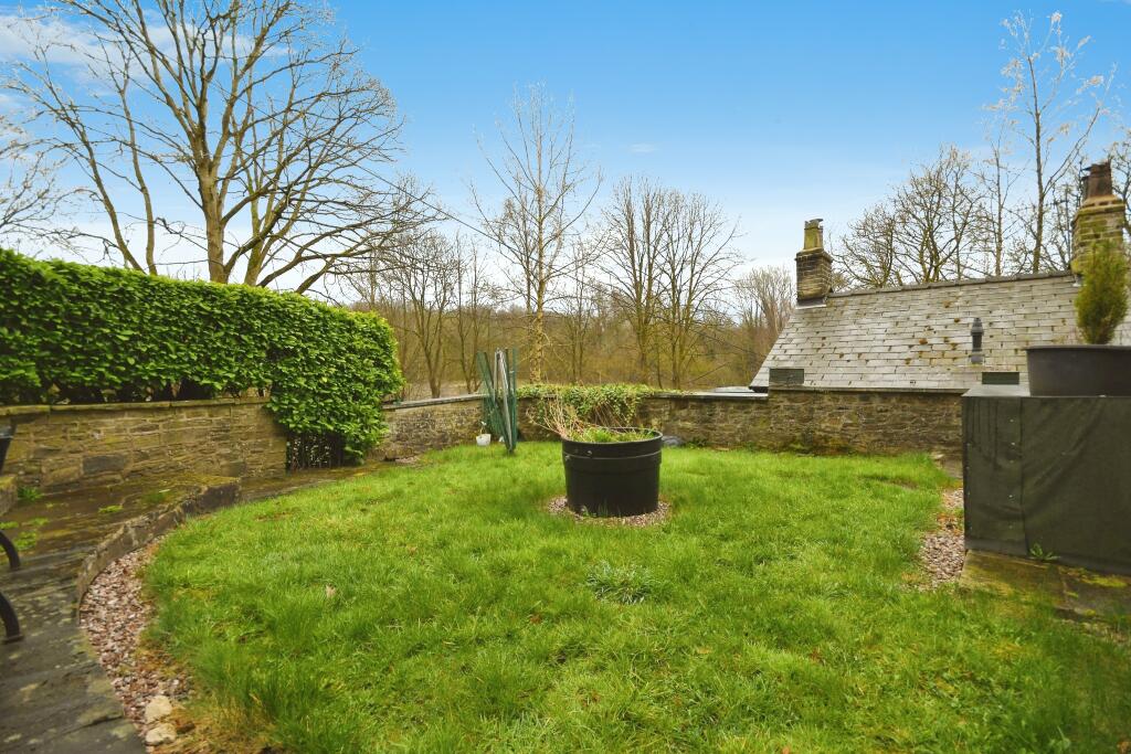 9 bed Detached