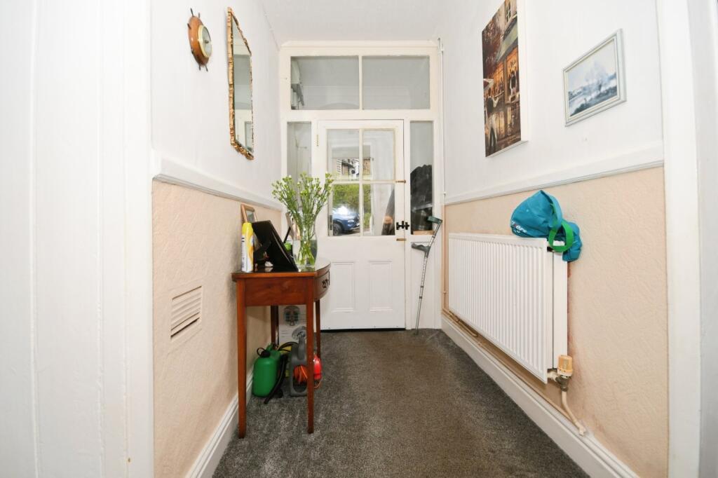 9 bed Detached