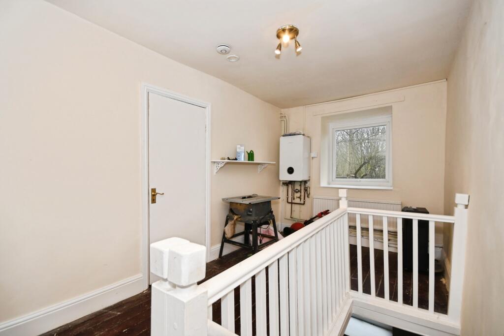 9 bed Detached