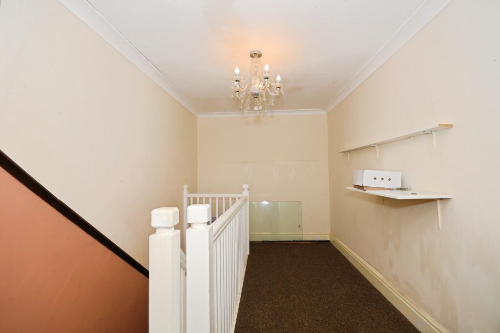 9 bed Detached
