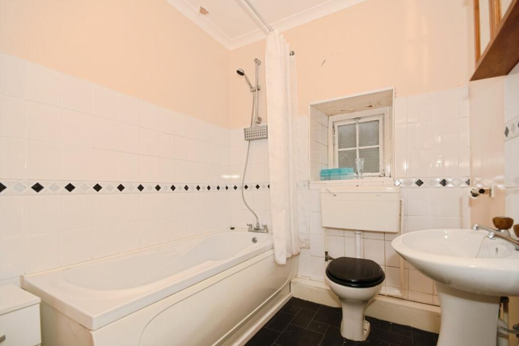 9 bed Detached