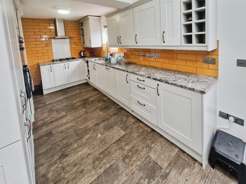 3 bed End of Terrace