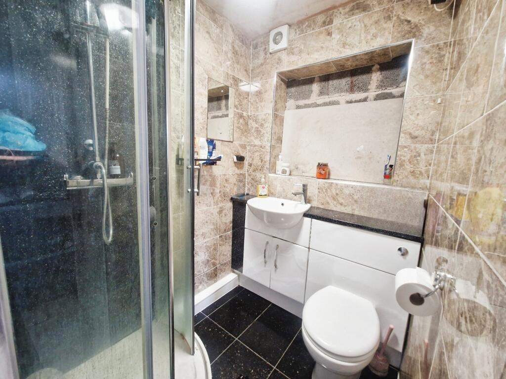 3 bed End of Terrace