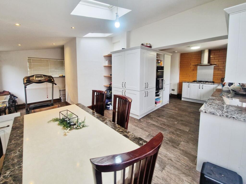 3 bed End of Terrace