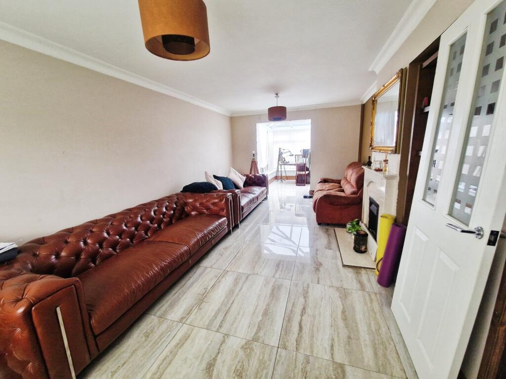 3 bed End of Terrace