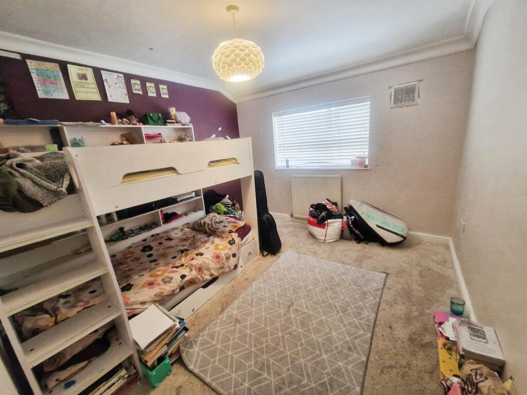 3 bed End of Terrace