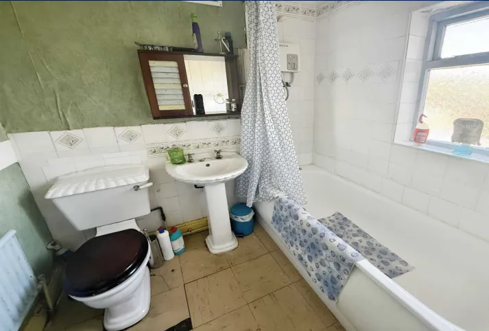 3 bed End of Terrace