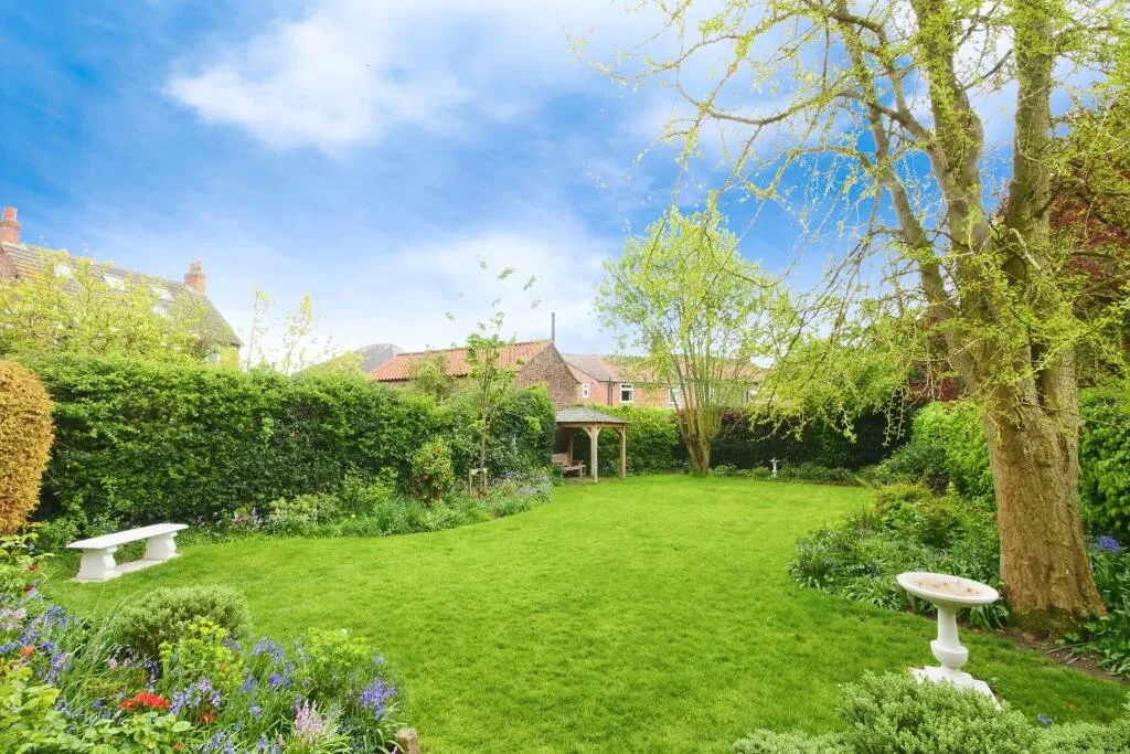 4 bed Detached