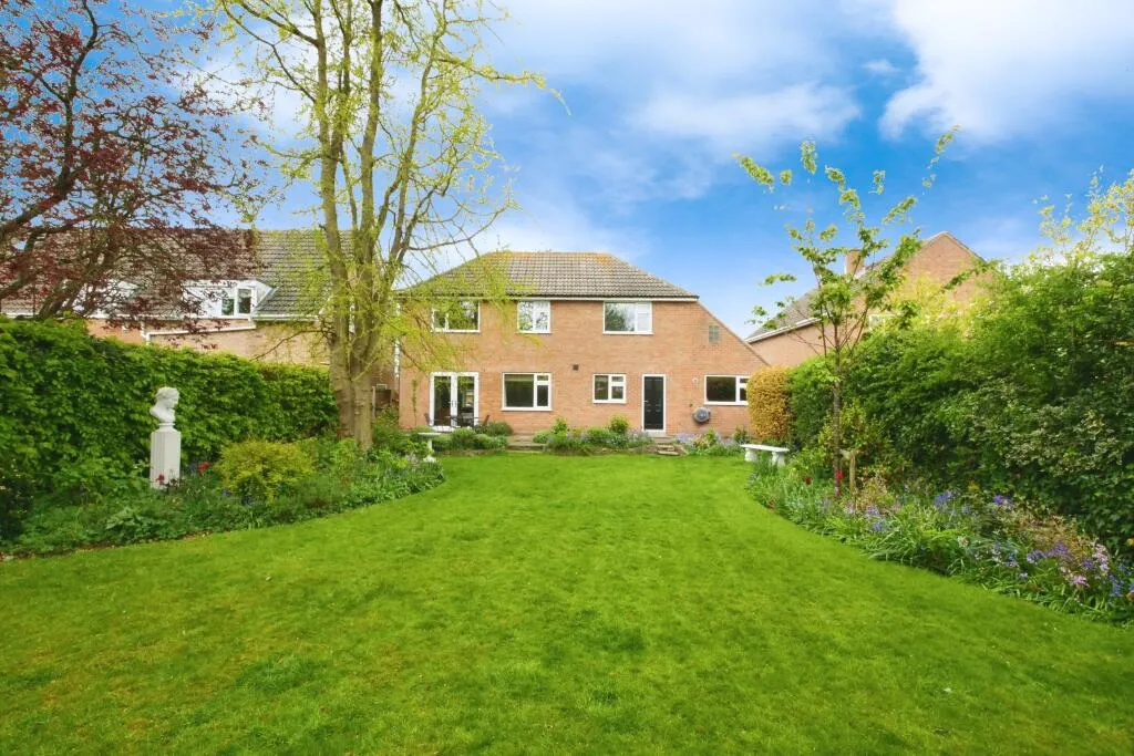 4 bed Detached