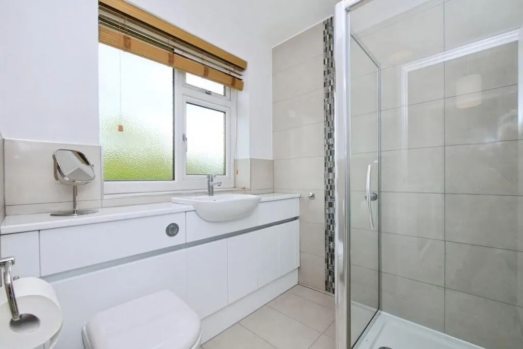 4 bed Detached
