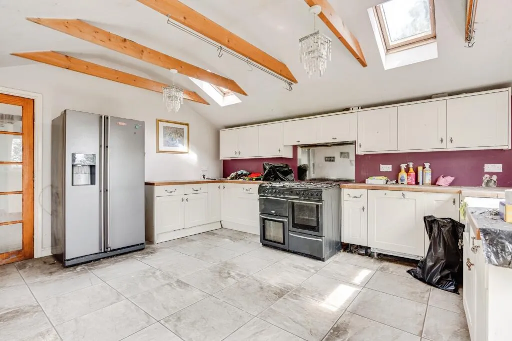 5 bed Link Detached House