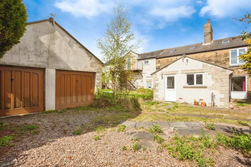5 bed Link Detached House