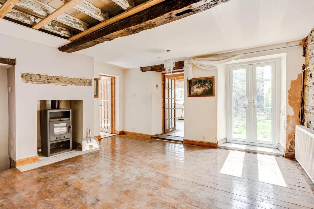 5 bed Link Detached House