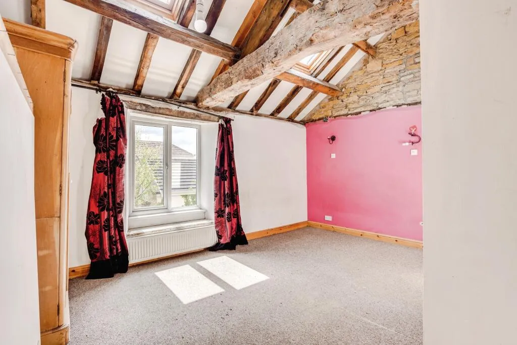 5 bed Link Detached House