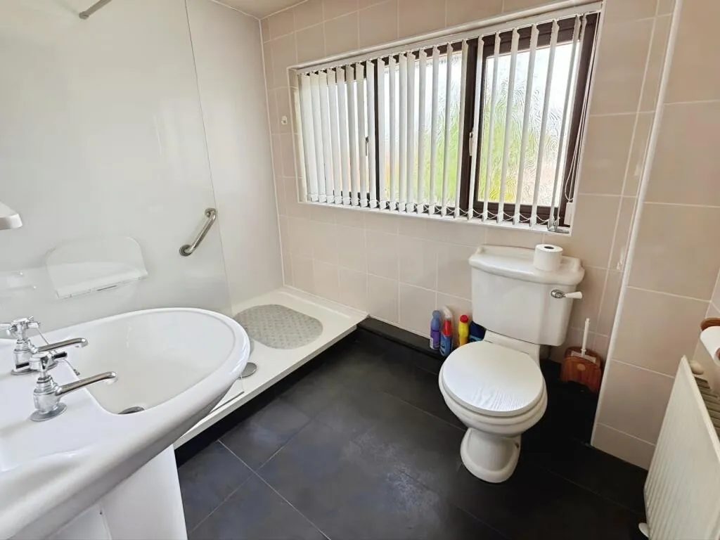 3 bed End of Terrace