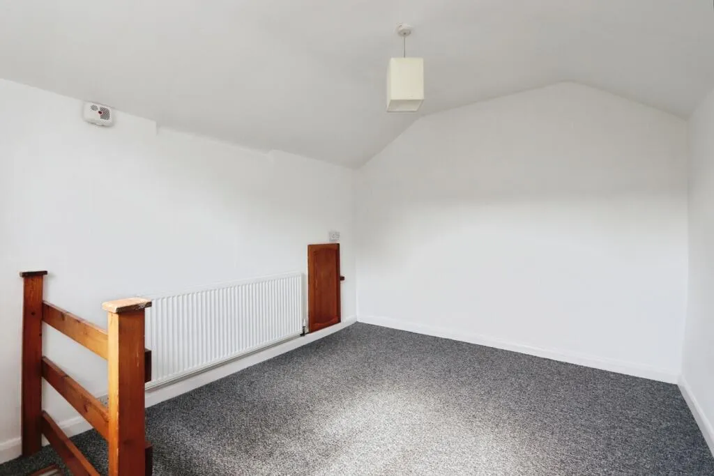 3 bed End of Terrace