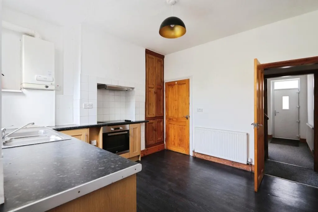 3 bed End of Terrace