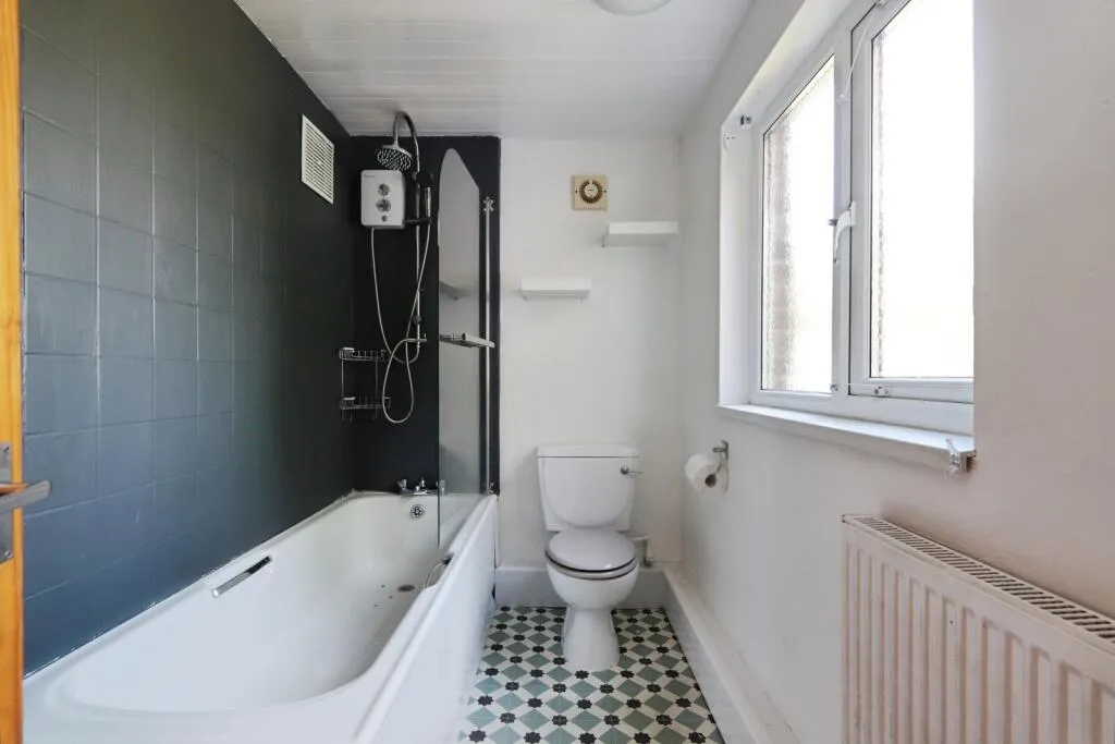 3 bed End of Terrace