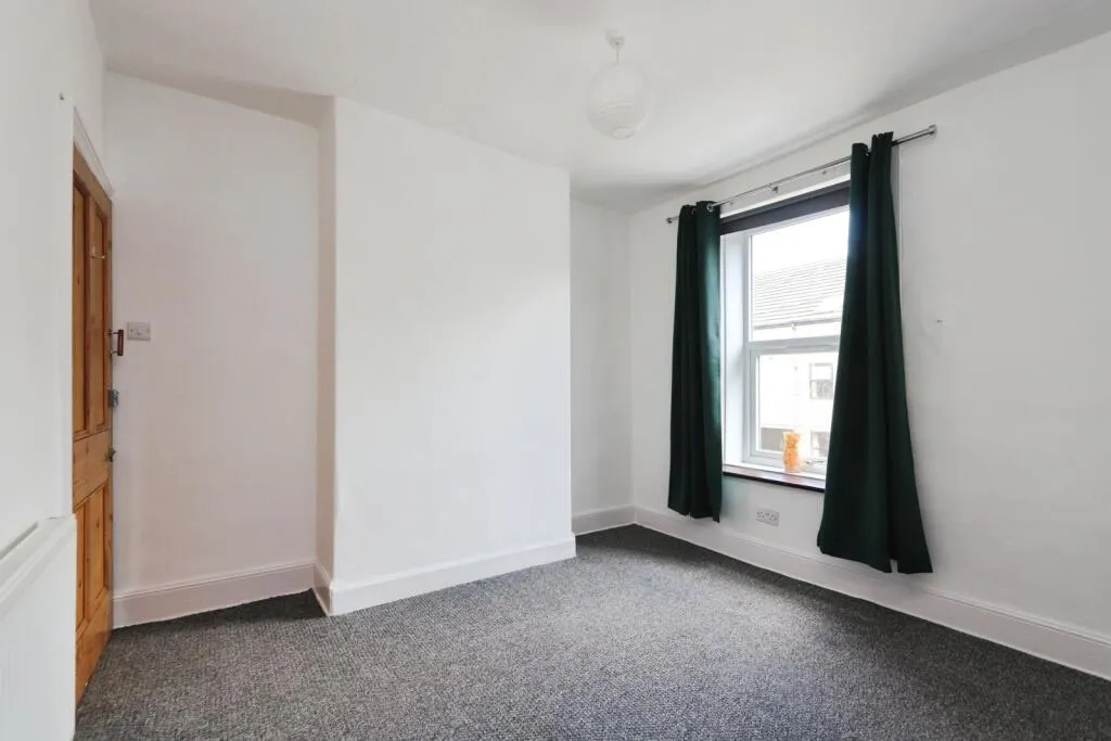 3 bed End of Terrace