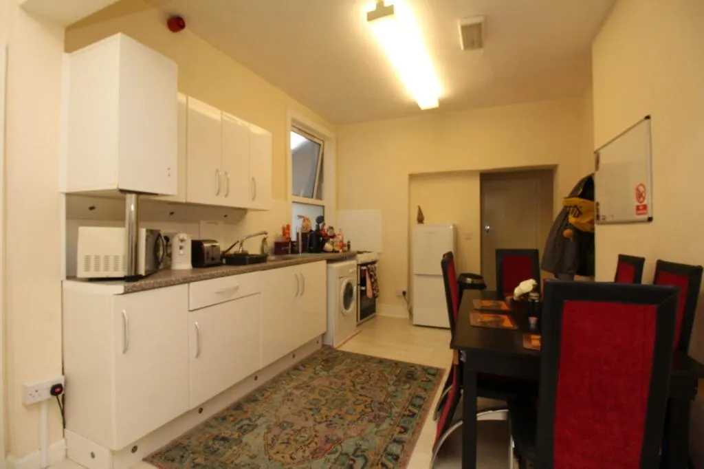 2 bed Retail Property (high street)