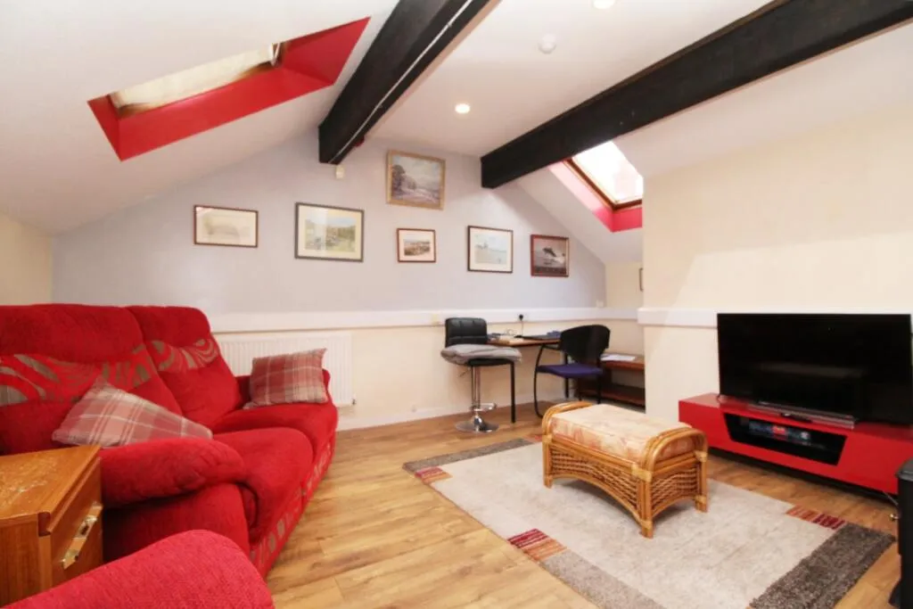 2 bed Retail Property (high street)