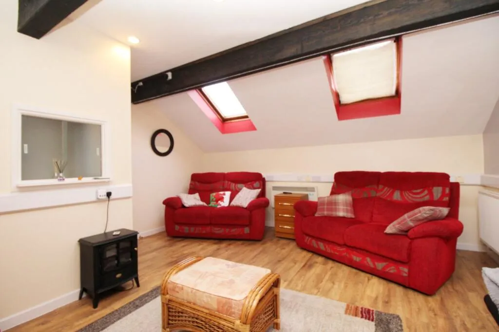 2 bed Retail Property (high street)