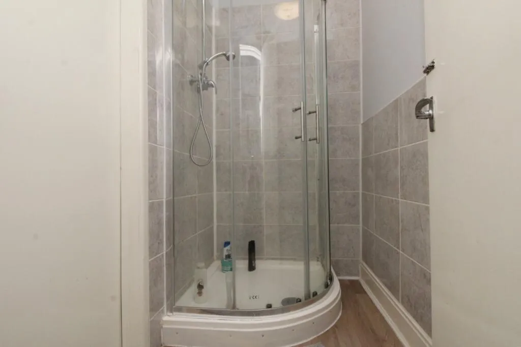 2 bed Retail Property (high street)