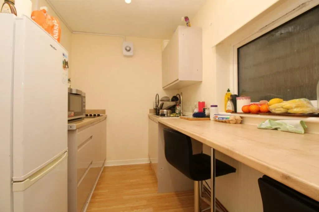 2 bed Retail Property (high street)