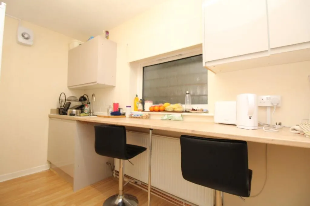 2 bed Retail Property (high street)