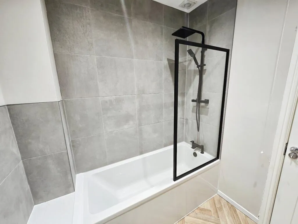 4 bed End of Terrace