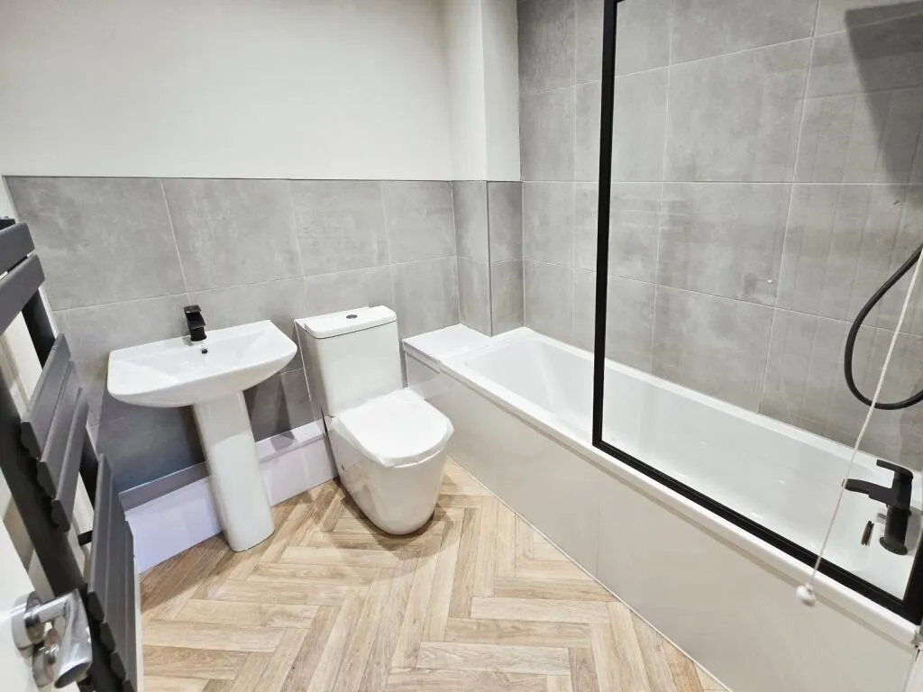 4 bed End of Terrace