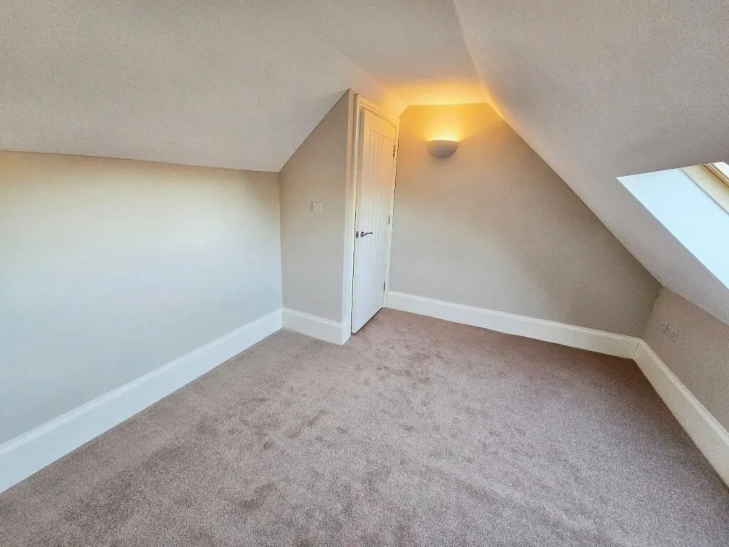 4 bed End of Terrace