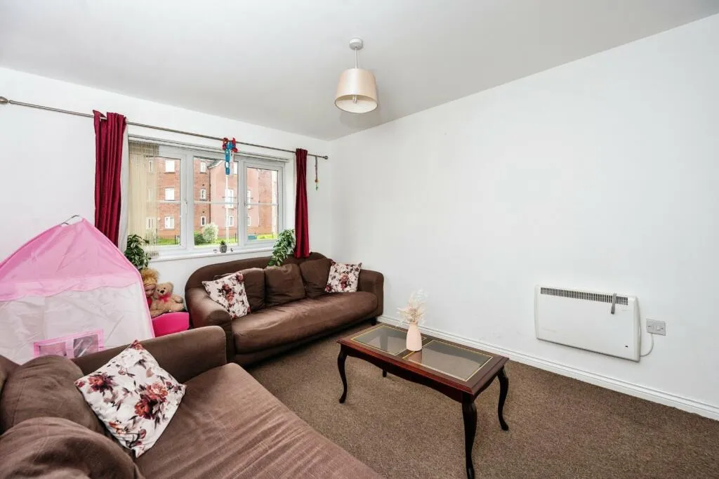 2 bed Ground Flat