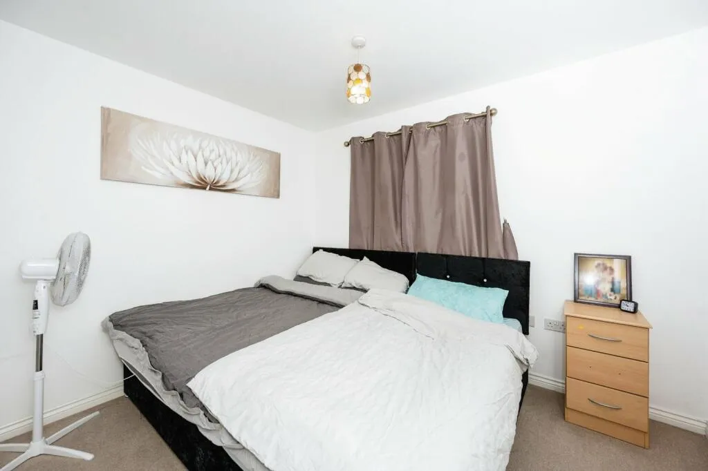 2 bed Ground Flat