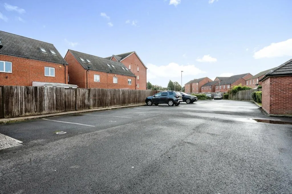 2 bed Ground Flat