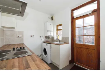 1 bed Hairdresser / Barber Shop
