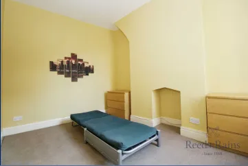 1 bed Hairdresser / Barber Shop
