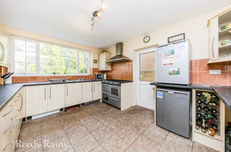 4 bed Detached