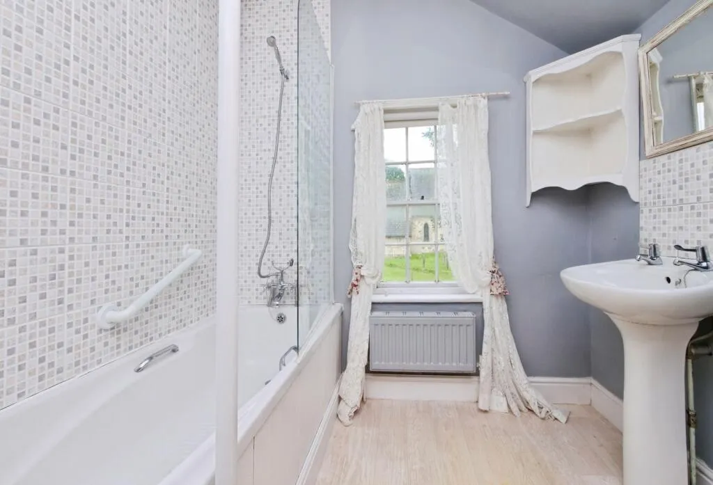 2 bed Link Detached House