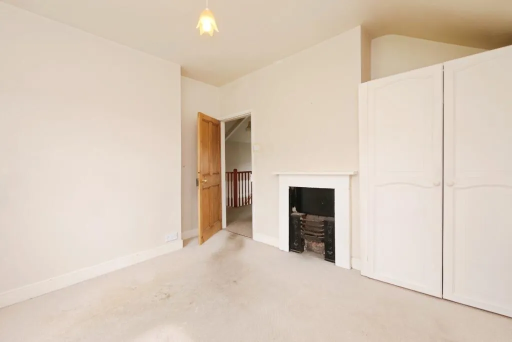 2 bed Link Detached House