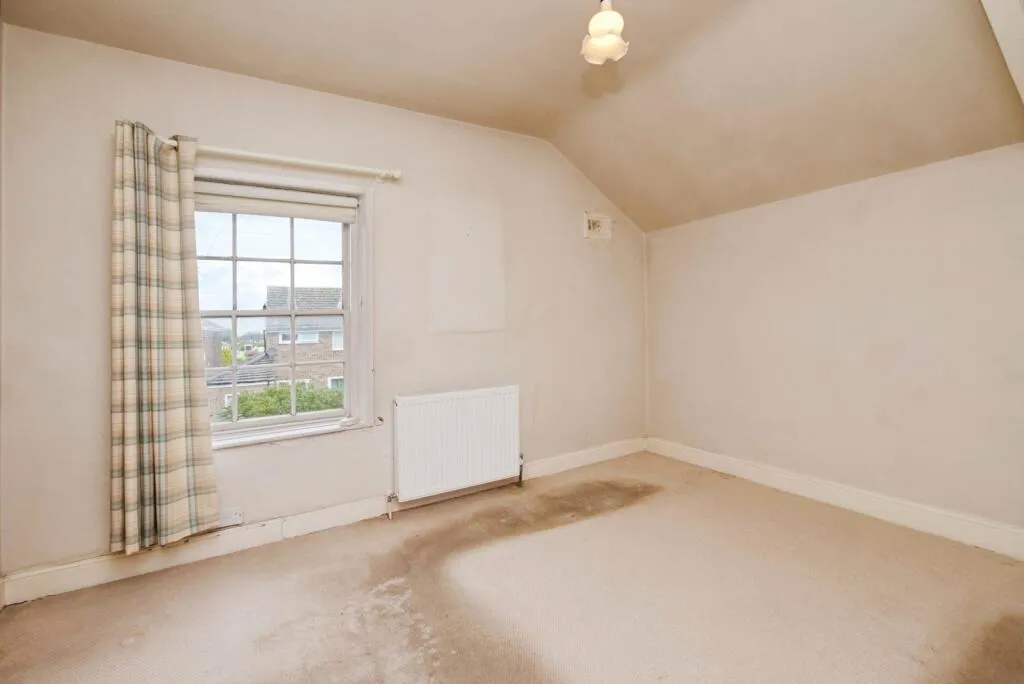 2 bed Link Detached House