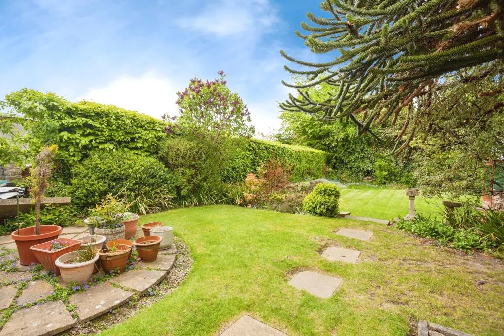 3 bed Semi-Detached Bungalow
