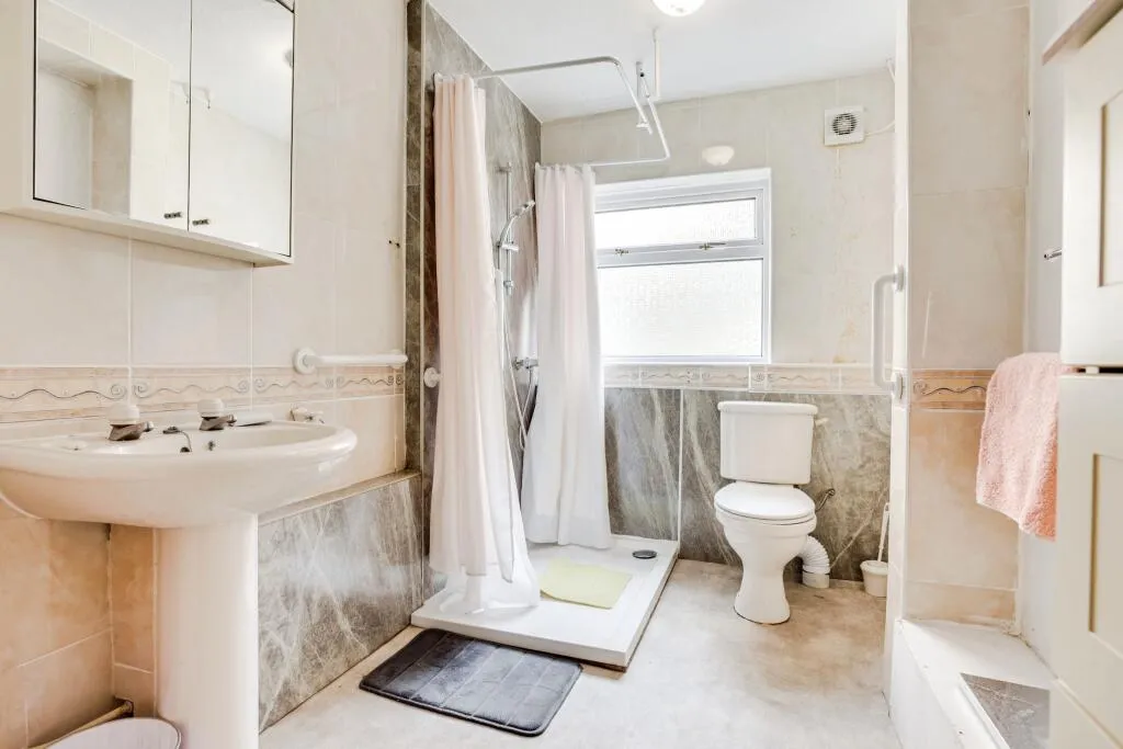 3 bed Semi-Detached Bungalow