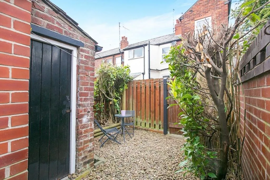 2 bed End of Terrace