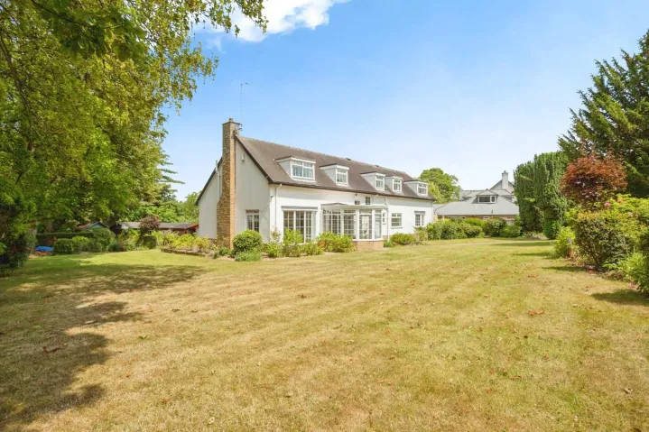 4 bed Detached