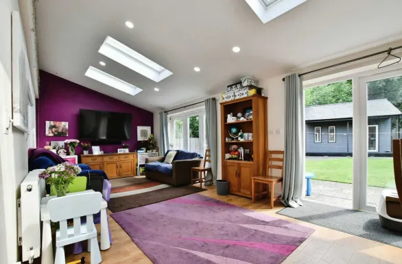 5 bed Detached
