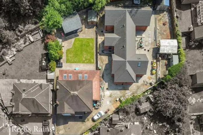 5 bed Detached