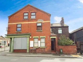 3 bed Mixed Use